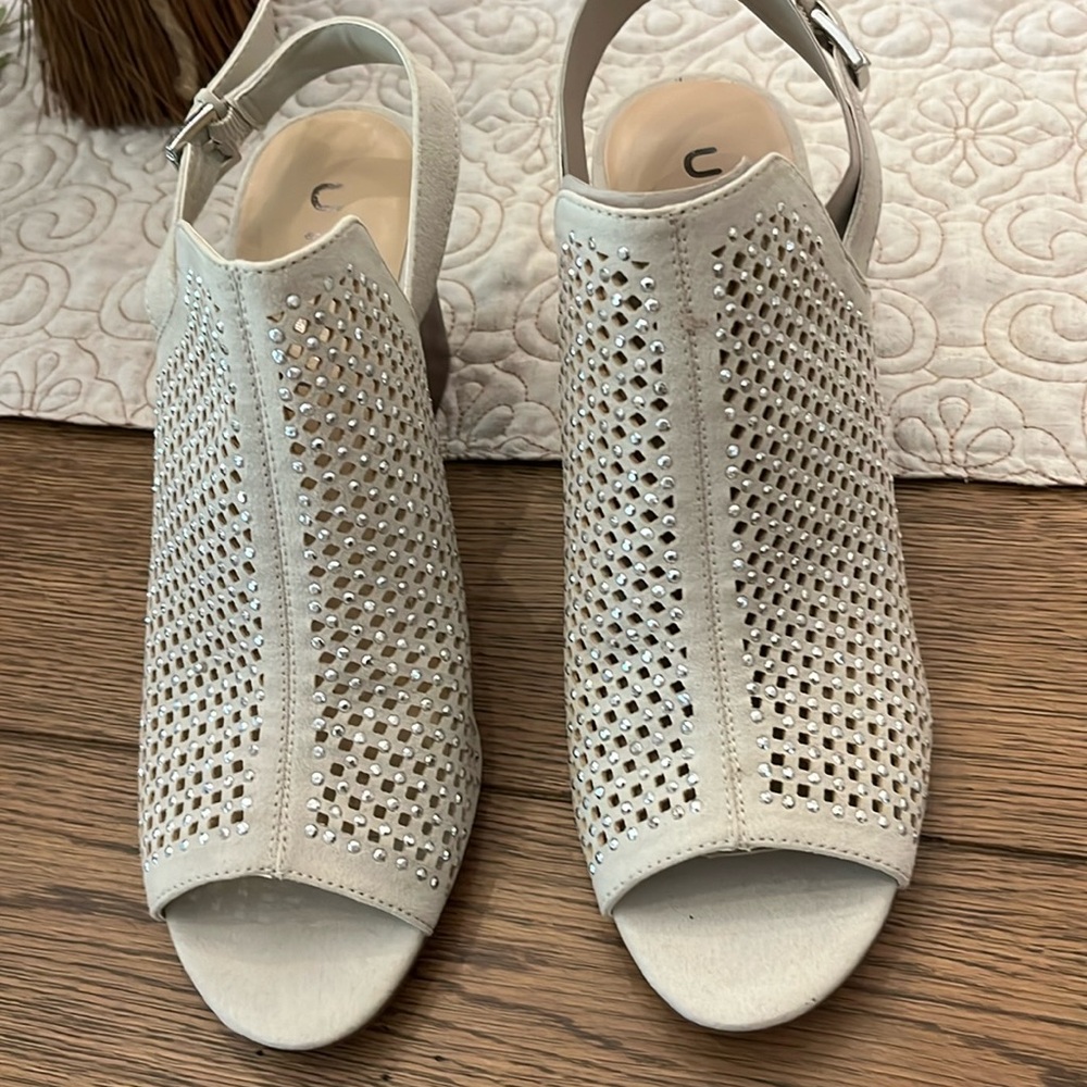 NWOT UNISA Laser Cut Shimmery Peep Toe Bootie